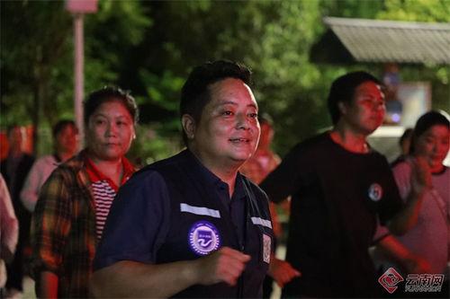 吃瓜群众吴导翻牌视频,吃瓜群众围观幕后花絮