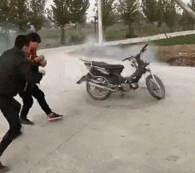 我们只是吃瓜群众年轻人,新时代下的网络观察者与参与者